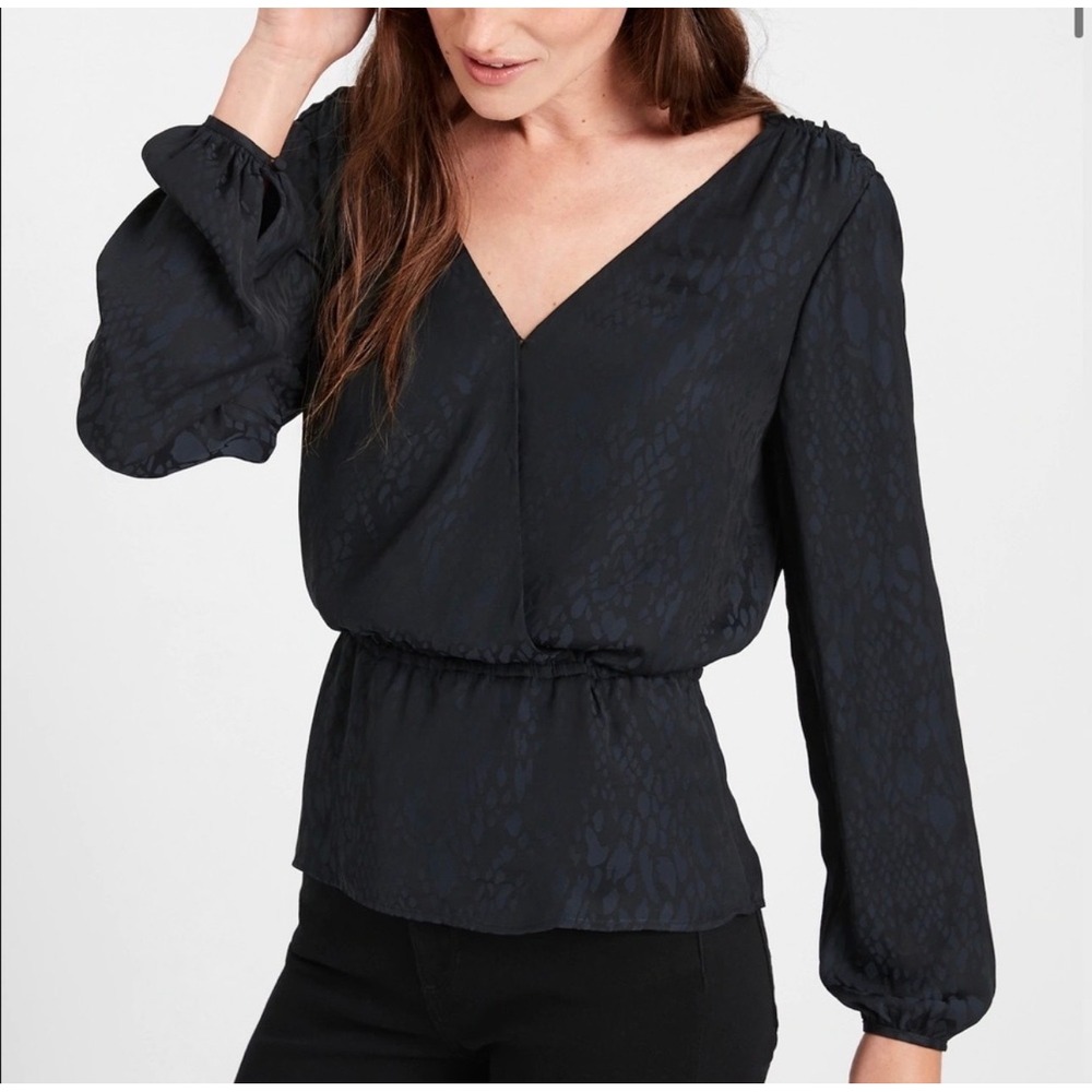 Banana Republic Womens M Black Animal Print Jacquard V-Neck Peplum Blouse